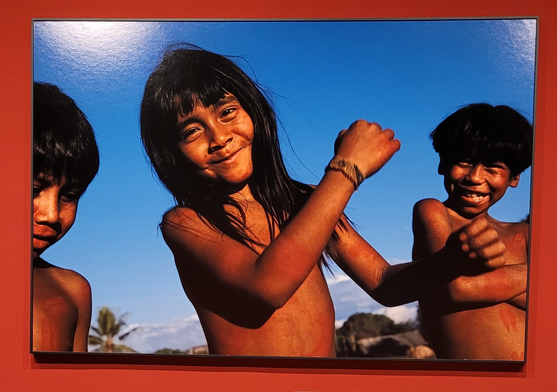 Photographic exhibition reveals the daily lives of indigenous peoples