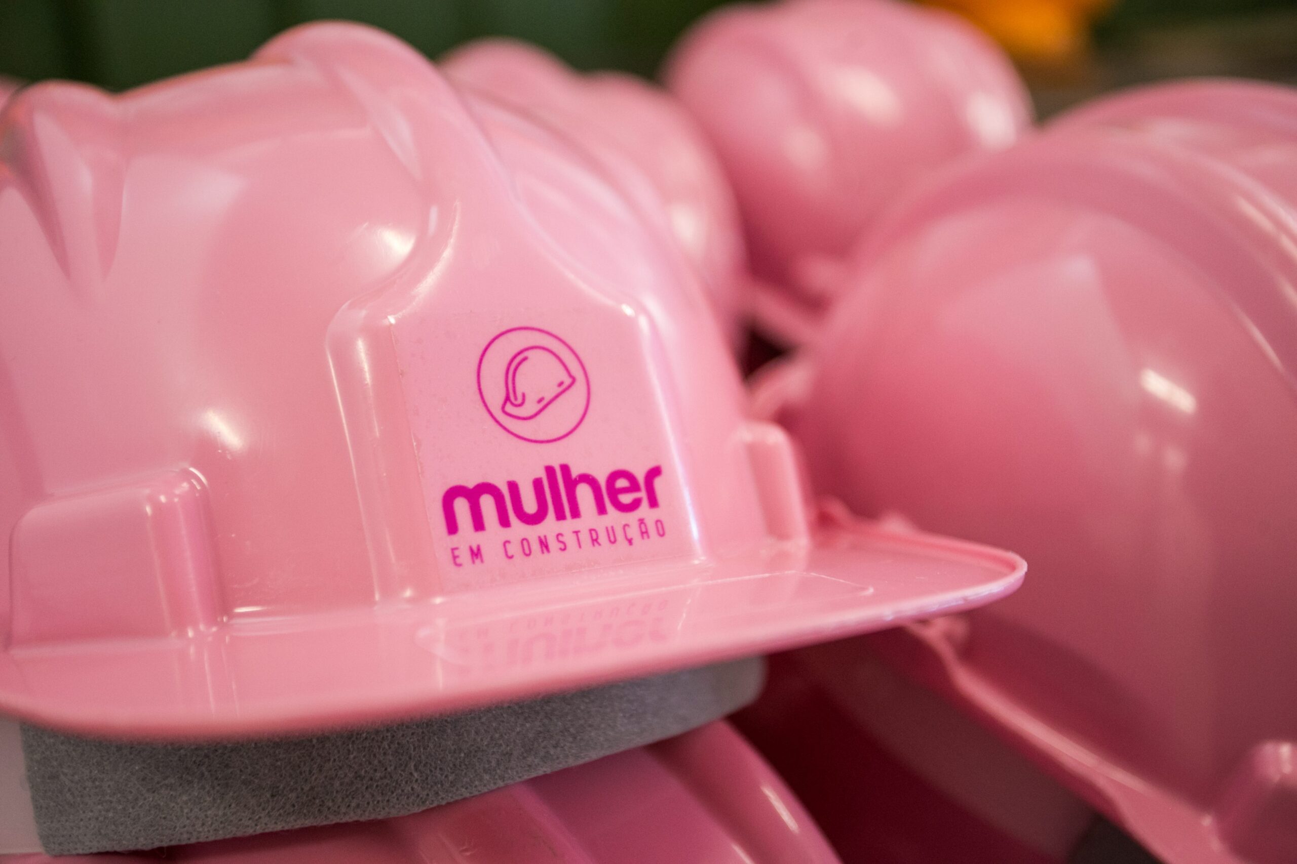 mulher em construção