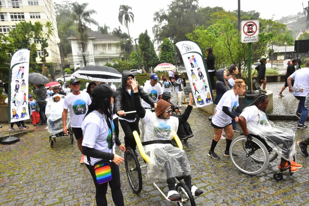 pessoas com deficiência