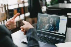 pessoas surdas na tecnologia